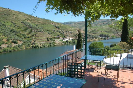 Cycling-Holidays-Douro-Quinta-de-La-Rosa-terrace