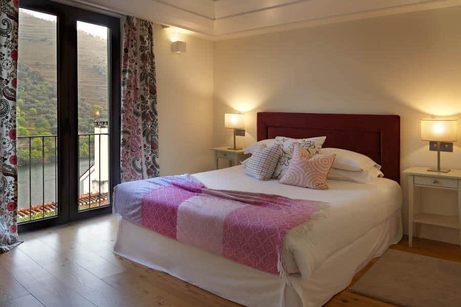 Cycling-Holidays-Douro-Quinta-de-La-Rosa-bedroom