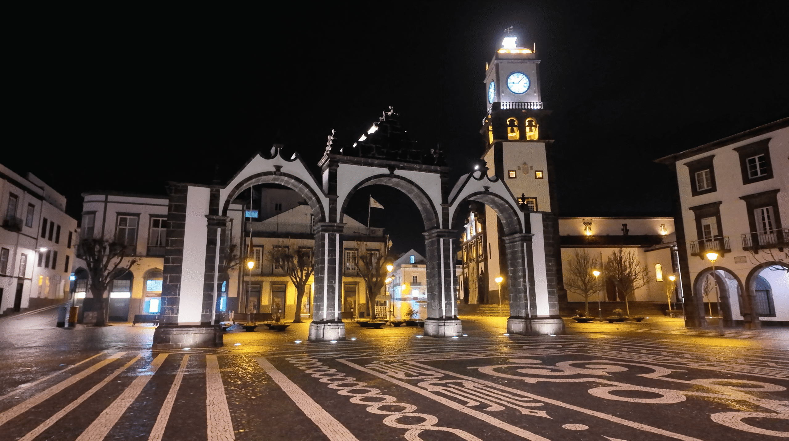 ponta delgada portas cidade by night
