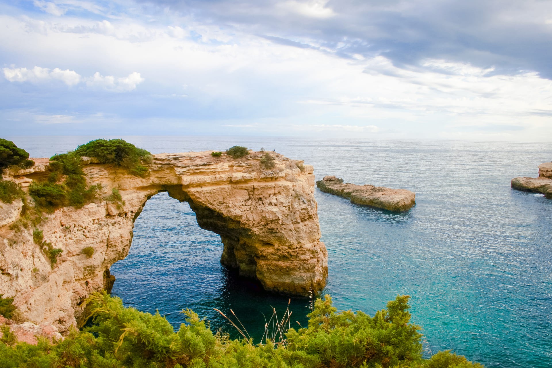 Discover the dramatic cliffs and secluded beaches of Algarve, a perfect blend of adventure and tranquility.